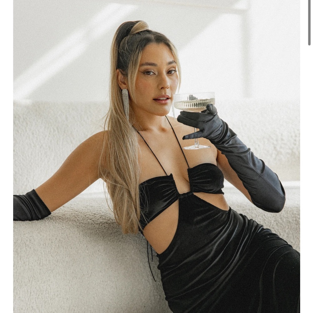 NWT “Vintage October” online boutique (LA Based) Cutout Black Velvet Dress